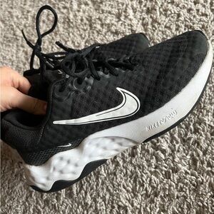 Nike Renew Run black running shoes